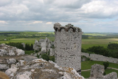 Zamek Ogrodzieniec - widok na basztę